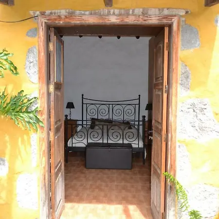 Traditional Canarian Country House Bed and breakfast 2*