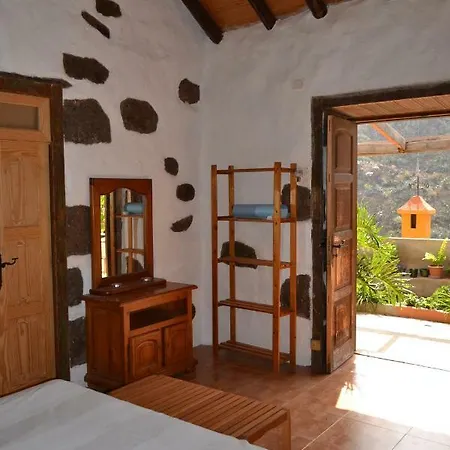 Traditional Canarian Country House Bed and breakfast 2*