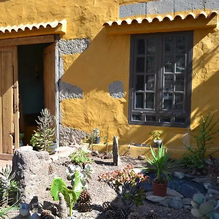 Traditional Canarian Country House Bed and breakfast